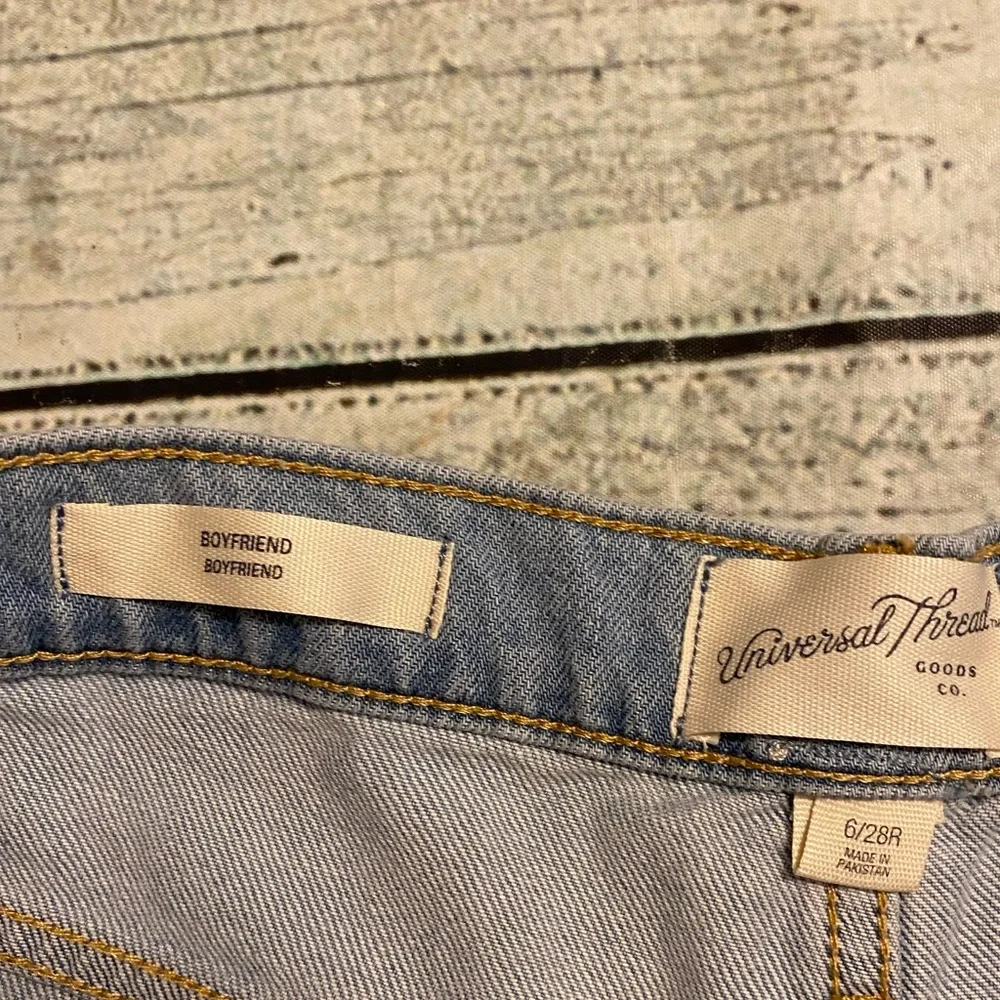 NWT universal thread distress boyfriend denim jeans. 6
